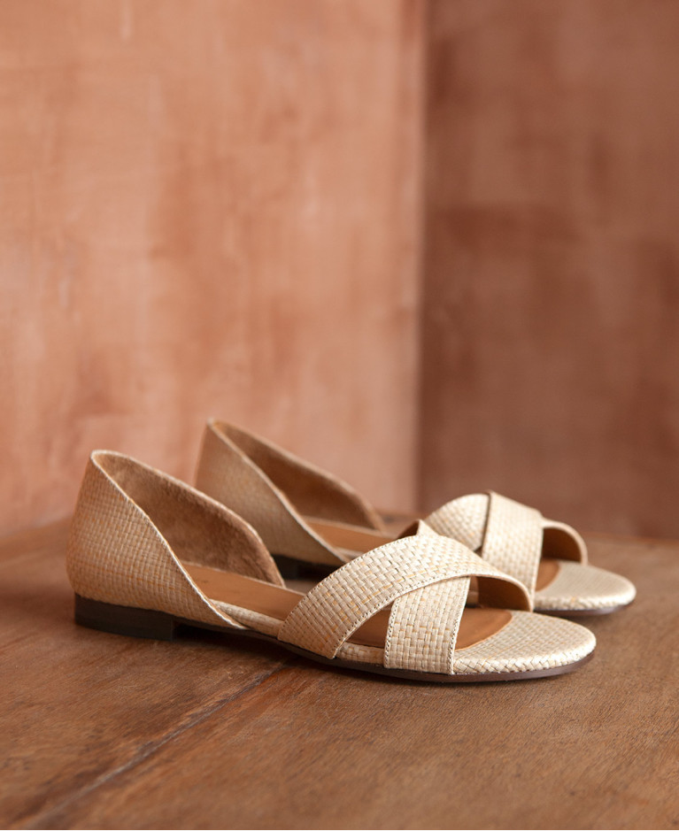 Baskets blanches lacets gold numéro 14 Rivecour
